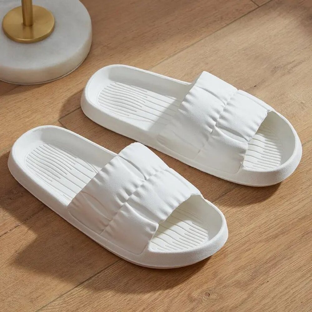 ⭐NWOT White Slides Quilted Design One Size Fits 8-10 Waterproof